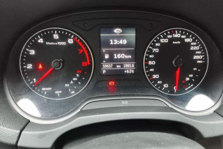 Used Audi A3 2020 Limousine 35 TFSI Fashion Edition China VI Emission Standard Odometer Close Up