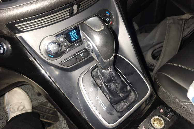 Used Ford Kuga 2015 2.0L GTDi Four-Wheel-Drive Sport Model