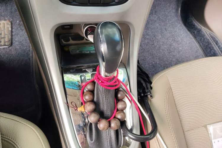 Used Buick GT 2013 GT 1.6L Automatic Fashion Edition Gear Lever