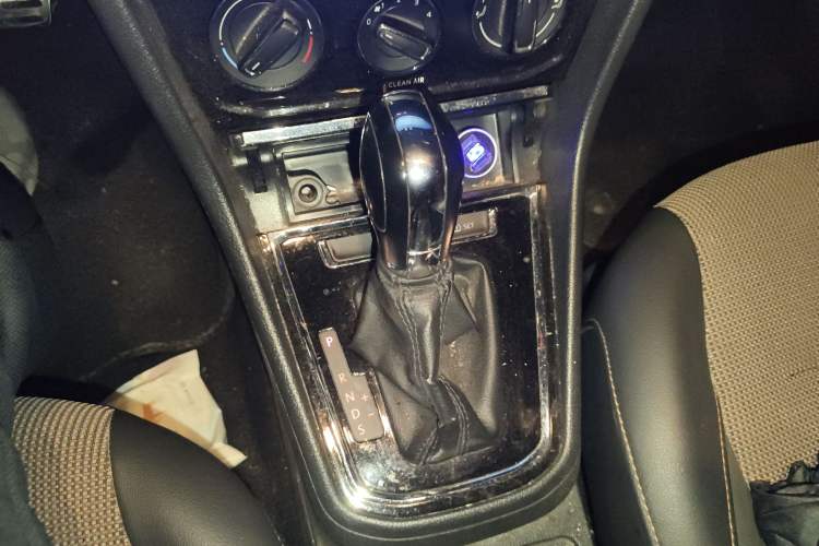Used Volkswagen C-TREK 2017 1.6L Automatic Comfort Model Gear Lever