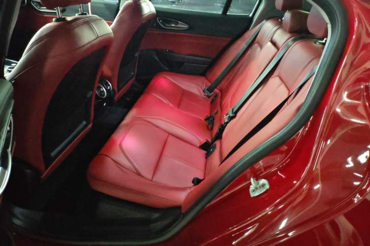 Used Alfa Romeo Giulia 2017 2.0T 200HP Luxury Edition Left Rear Seat