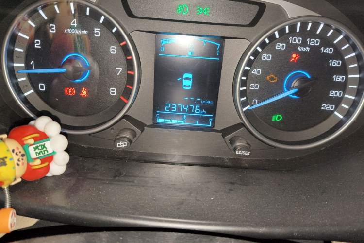 Used FAW Yingzhi 737 2015 1.5L Manual Deluxe Navigation Version Odometer Close Up