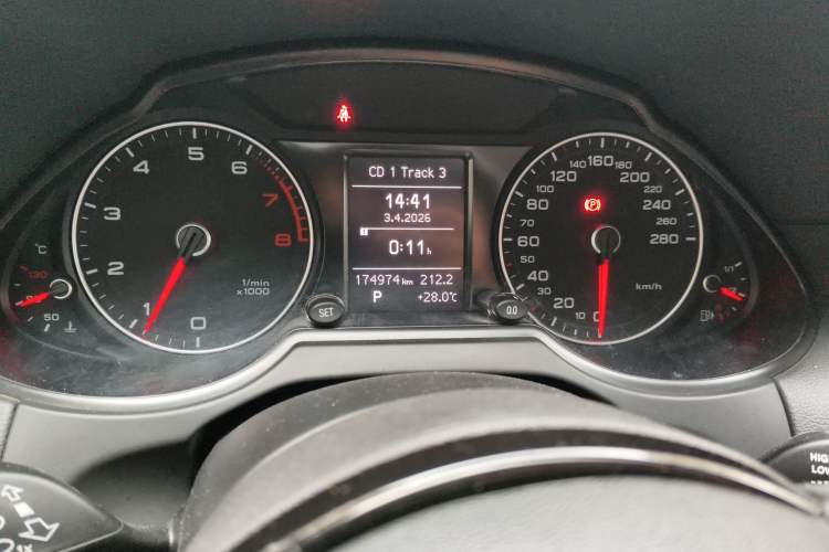 Used Audi Q5 2013 40 TFSI Technology Edition Odometer Close Up