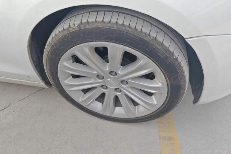 Used Cadillac ATS-L 2017 28T Tech Edition Right Front Wheel Hub