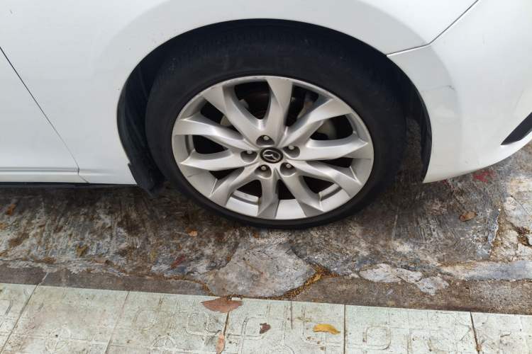 Used Mazda 3 Axela 2014 Sedan 2.0L Automatic Sport Model Right Front Wheel Hub