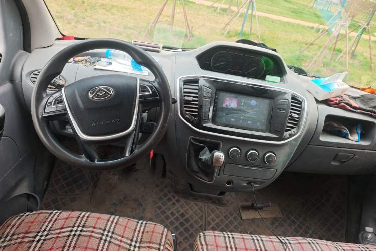 Used SAIC MAXUS Xintu V80 2019 2.5T Classic Edition 6-Speed Manual – Aoyuntong Modified Version Short Wheelbase Mid-Height Roof 5/6 Seats
