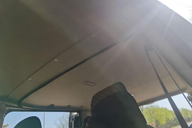 Used SAIC MAXUS Xintu V80 2014 2.5T Aoyuntong Short Wheelbase Low Roof