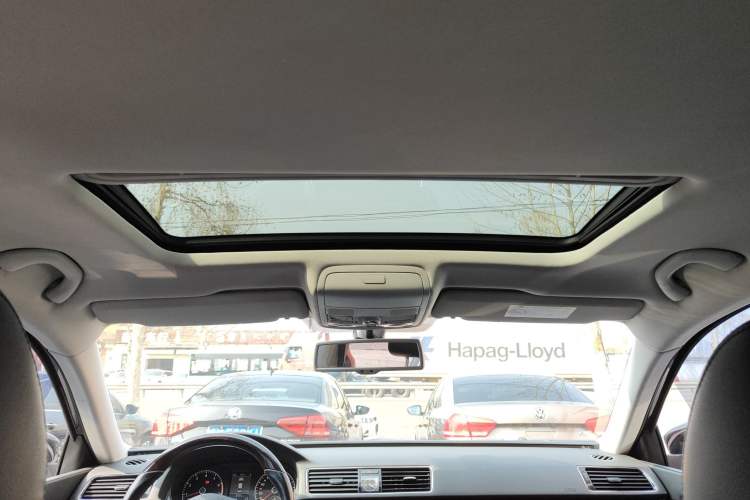 Used Volkswagen Passat 2015 1.8TSI DSG Ultimate Edition Headliner