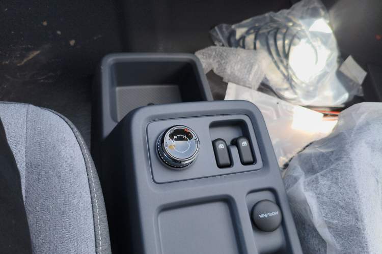 Used Wuling Yangguang 2025 Model 400km Bus Edition—Comfort Edition Gear Lever