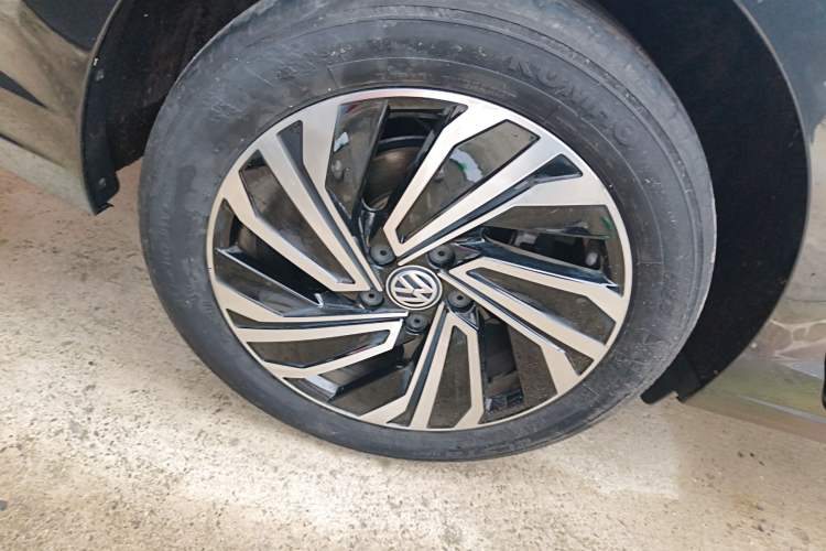 Used Volkswagen Sagitar 2021 280TSI DSG Excellence Edition Right Rear Wheel Hub