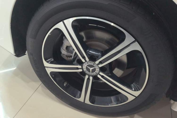 Used Mercedes-Benz A-Class 2022 Second Facelift A 200 L Sport Sedan Fashion Version
