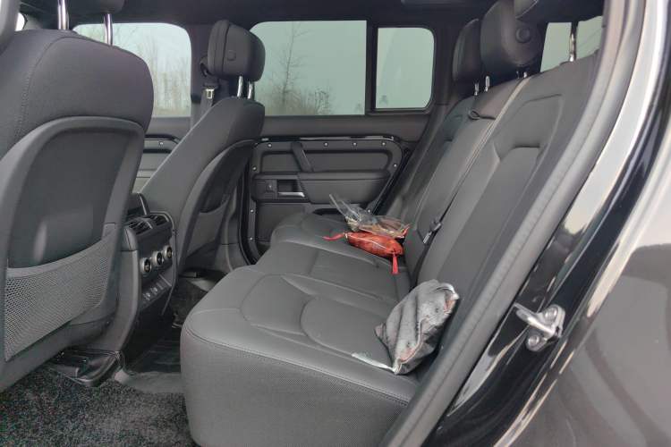 Used Land Rover Defender 2025 110 3.0T P400 – Dynamic HSE