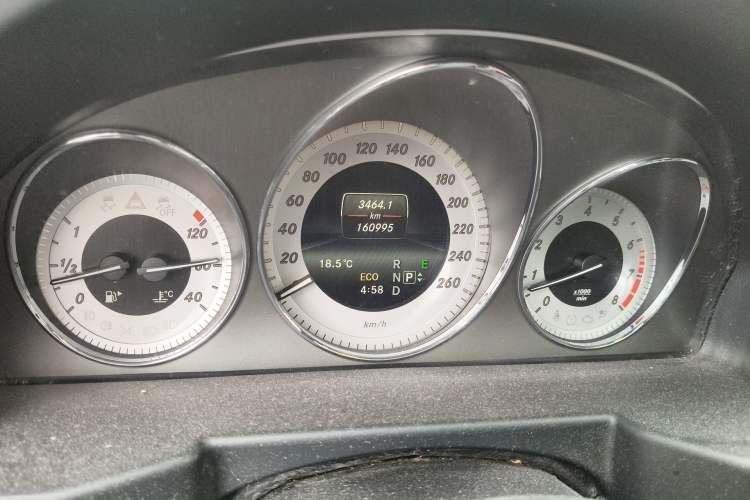 Used Mercedes-Benz GLK-Class 2015 GLK 260 4MATIC Dynamic Edition Ultimate Version Odometer Close Up