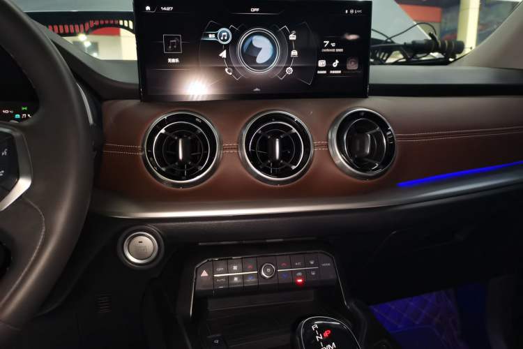 Used Wey VV6 2021 2.0T Two-Wheel Drive Smart Plus Audio And AC Panel