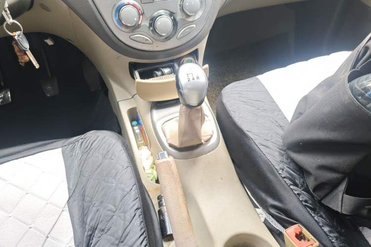 Used JAC Group Refine M2 2012 1.5L MT IKEA Luxury Edition Gear Lever