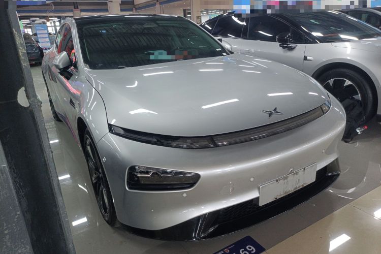 Used XPeng P7 2022 670E+ Front Right 45 Deg