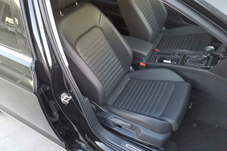 Used Volkswagen Magotan 2025 Zhongxiang Version 280TSI DSG Comfort Edition