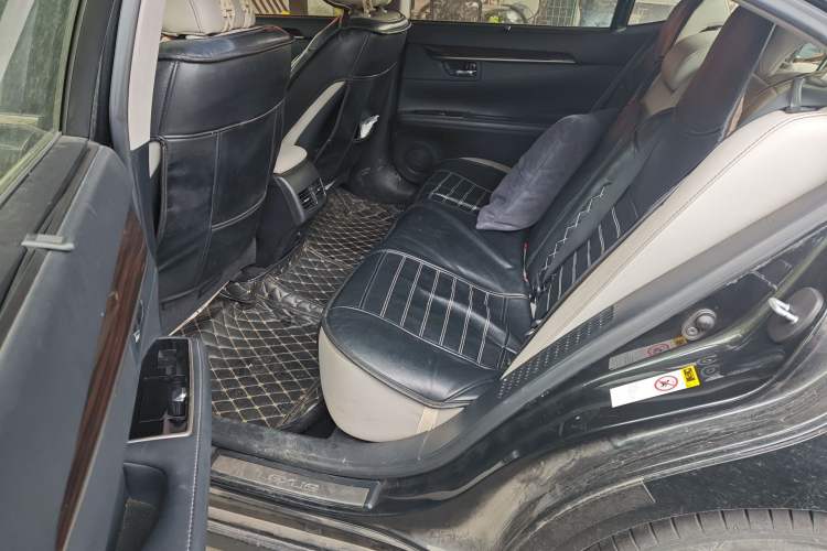 Used Lexus ES 2015 300h Luxury Edition Left Rear Seat