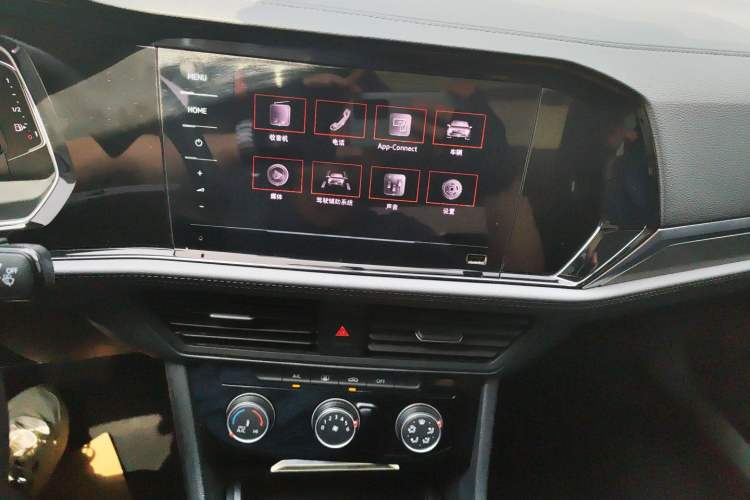 Used Volkswagen Sagitar 2021 280TSI DSG Excellence Edition Audio And AC Panel