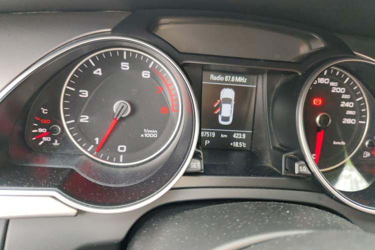 Used Audi A5 2013 Sportback 40 TFSI Odometer Close Up