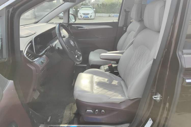 Used Buick GL8 2022 Avenir Aivia Six-Seat Deluxe Edition Left Front Seat