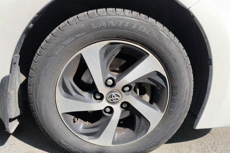 Used Toyota Levin 2017 Revised Version 185T CVT Elite Edition China VI Standard Right Front Wheel Hub
