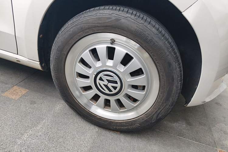 Used Volkswagen up! 2015 1.0L move up! Right Front Wheel Hub