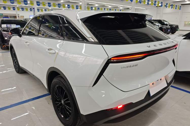 Used Venucia V 2021 260T Idol Edition
