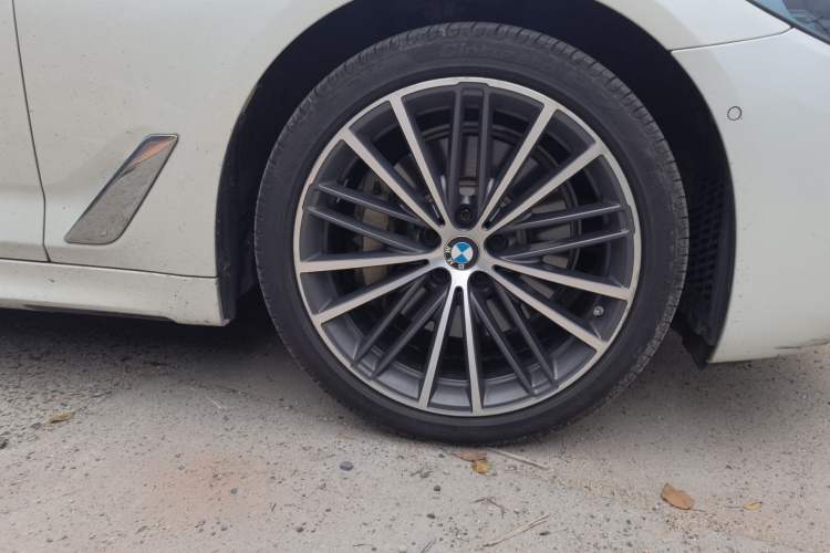 Used BMW 5 Series 2020 530Li Luxury Edition M Sport Package Right Front Wheel Hub