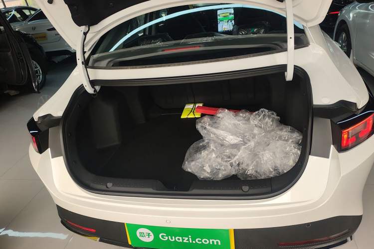 Used CHANGAN Eado 2025 Blue Whale 1.5T 500Bar Prestige Model Trunk