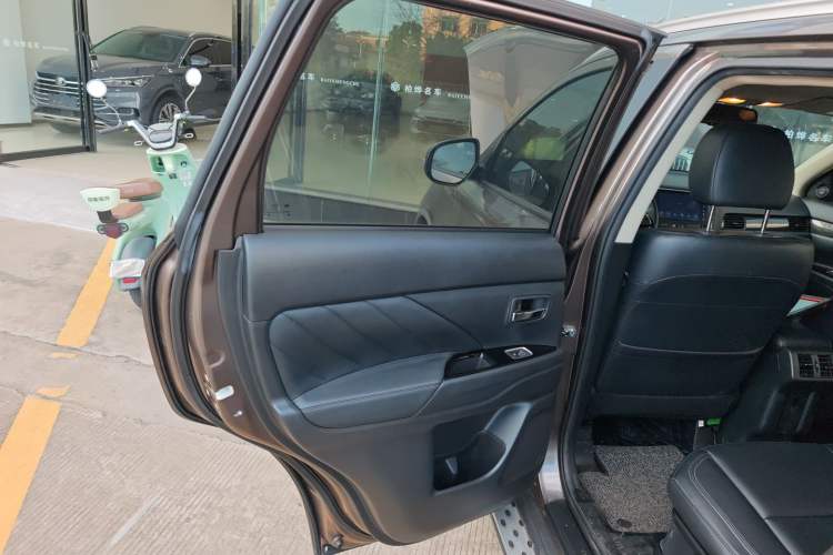 Used Mitsubishi Outlander 2019 2.0L Two-Wheel Drive Comfort Edition 5 Seats China VI Standard
