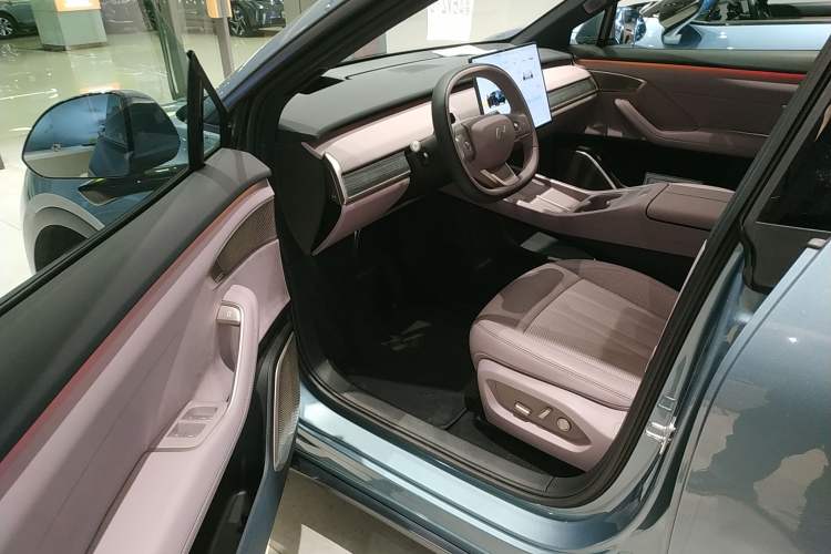 Used ONVO L60 2024 60 kWh Rear-Drive Version