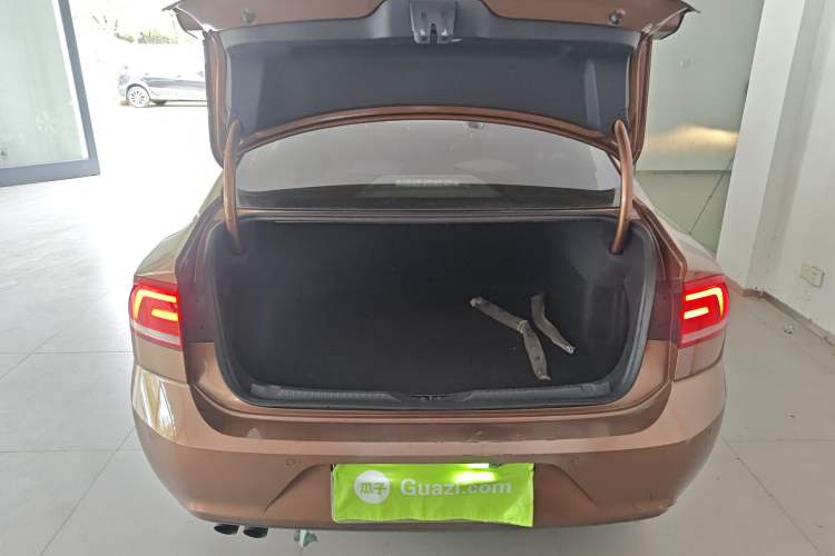 Used Volkswagen Lamando 2015 230TSI DSG Fashion Edition Trunk