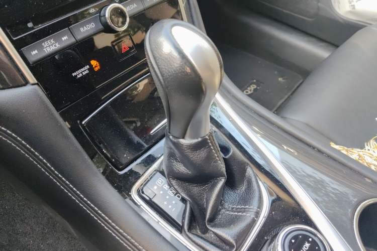 Used Infiniti Q50L 2016 2.0T Comfort Edition Gear Lever