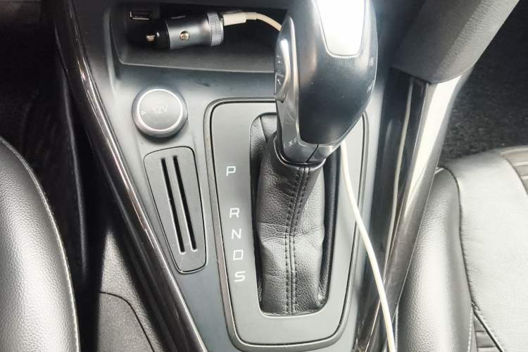Used Ford Focus 2018 Sedan Classic 1.6L Automatic Trendy SmartDrive Edition Gear Lever