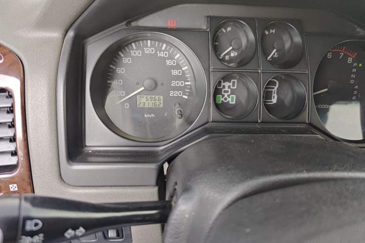Used Mitsubishi Pajero 2006 3.0L AT GLS Odometer Close Up