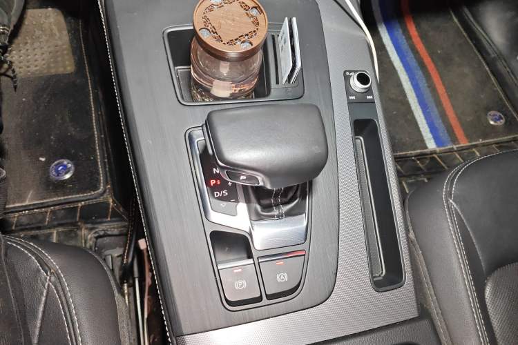 Used Audi Q5L 2022 40T Fashionable and Elegant Model