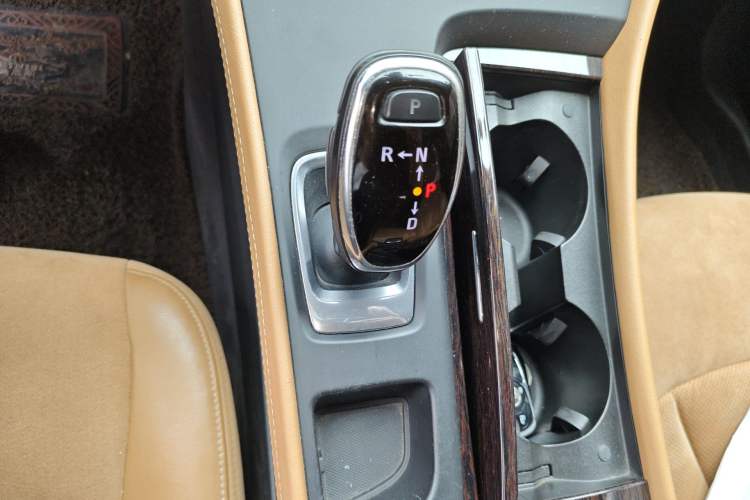 Used Buick LaCrosse 2016 28T Premium Edition Gear Lever