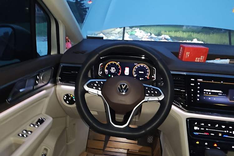 Used Volkswagen Viloran 2020 330TSI Luxury Edition
