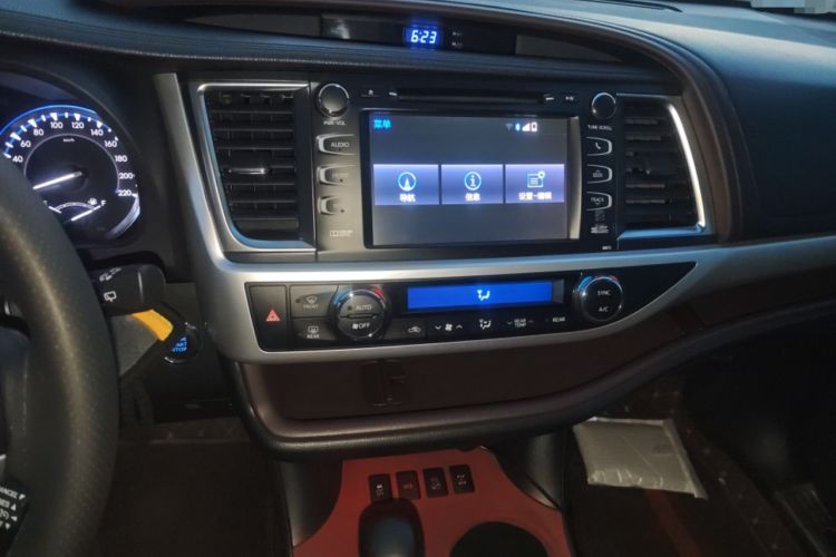 Used Toyota Highlander 2015 2.0T Four-Wheel Drive Luxury Navigation Version with 7 Seats
