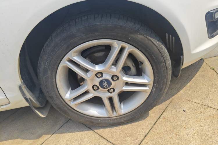 Used Ford Fiesta 2013 Sedan 1.5L Manual Fashion Edition Right Front Wheel Hub