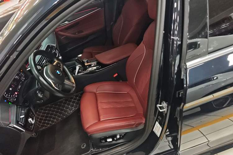 Used BMW 5 Series 2022 Second Facelift 530Li Luxury Version M Sport Package Left Front Seat