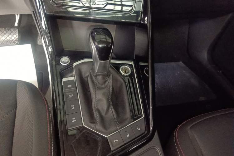 Used Volkswagen Tayron 2022 280TSI Two-Wheel Drive Luxury Smart Connectivity Version Gear Lever