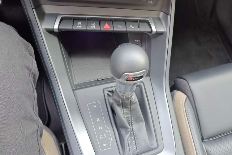Used Audi Q3 2024 35 TFSI Stylish and Elegant Edition Gear Lever