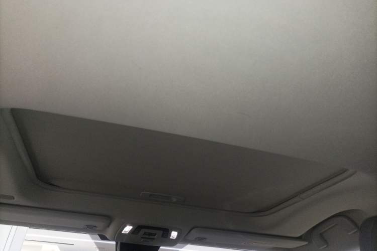 Used Toyota Granvia 2022 2.5L Hybrid Premium Edition
