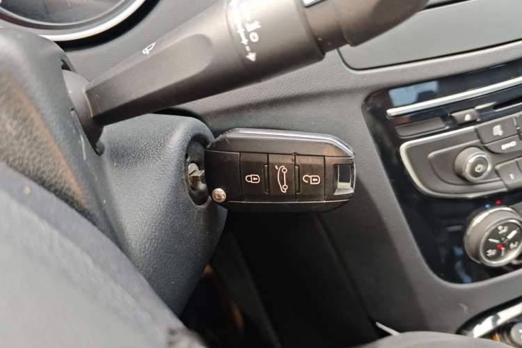 Used Peugeot 508 2012 2.0L Automatic Sunroof Classic Edition Interior 1