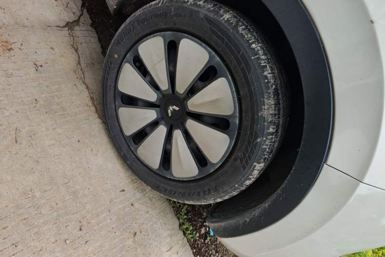 Used Wuling Bingo 2023 333 km Lingxi Connected+ Version Right Front Wheel Hub