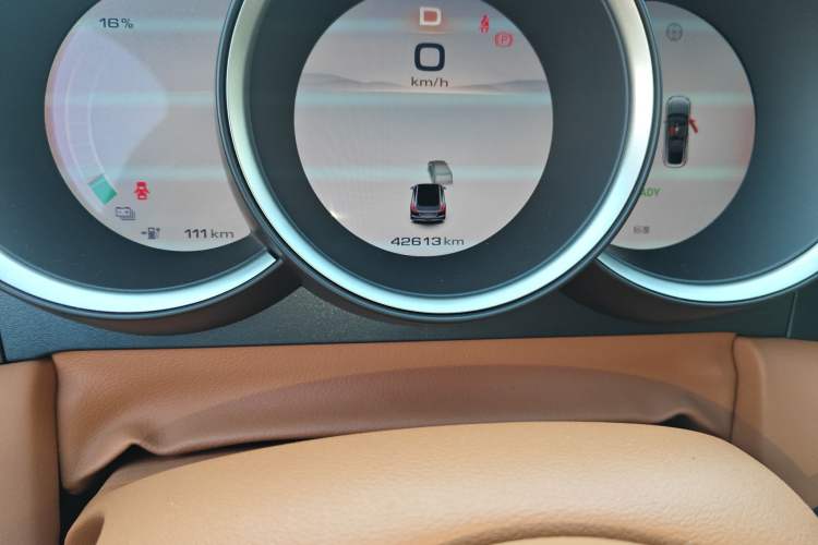 Used ORA Lightning Cat 2022 555 km Luxury Edition