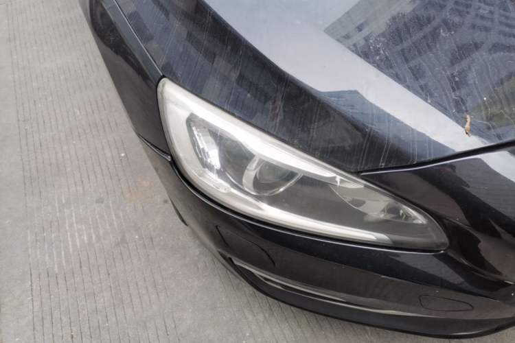 Used Volvo V60 2014 T5 Zhiya Edition
