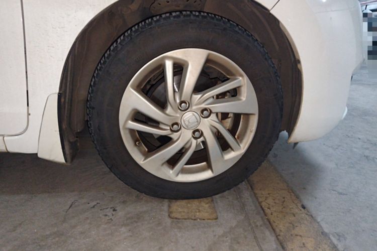 Used Honda Fit 2014 1.5L LX CVT Comfort Model Right Front Wheel Hub